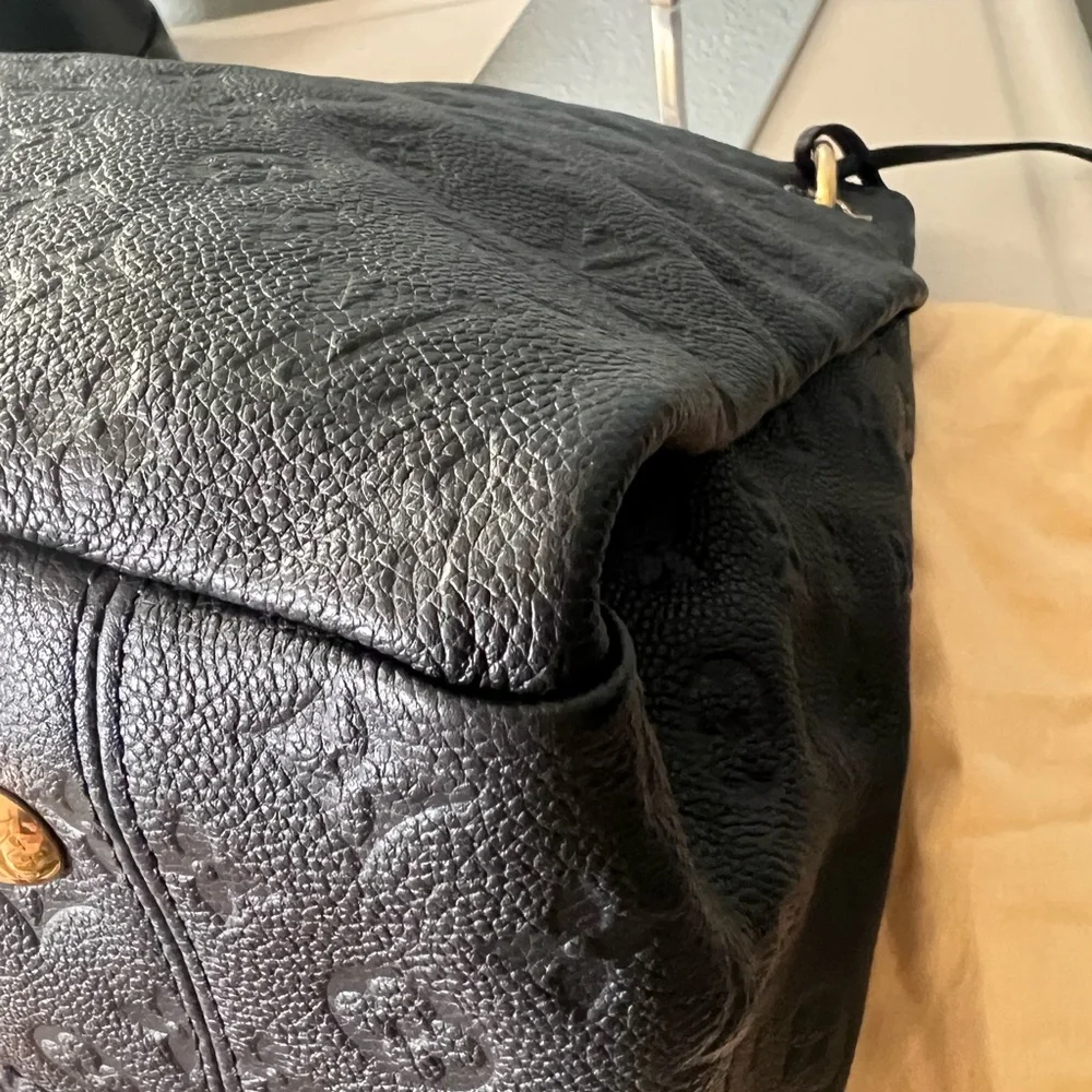 SOLD-Authentic Louis Vuitton Artsy MM Mng Empreinte Infini (Navy) - Picture 13 of 16